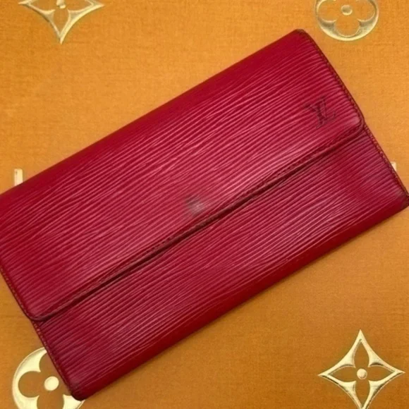 AUTHENTIC Louis Vuitton Epi leather trifold wallet/billfold. Red.
